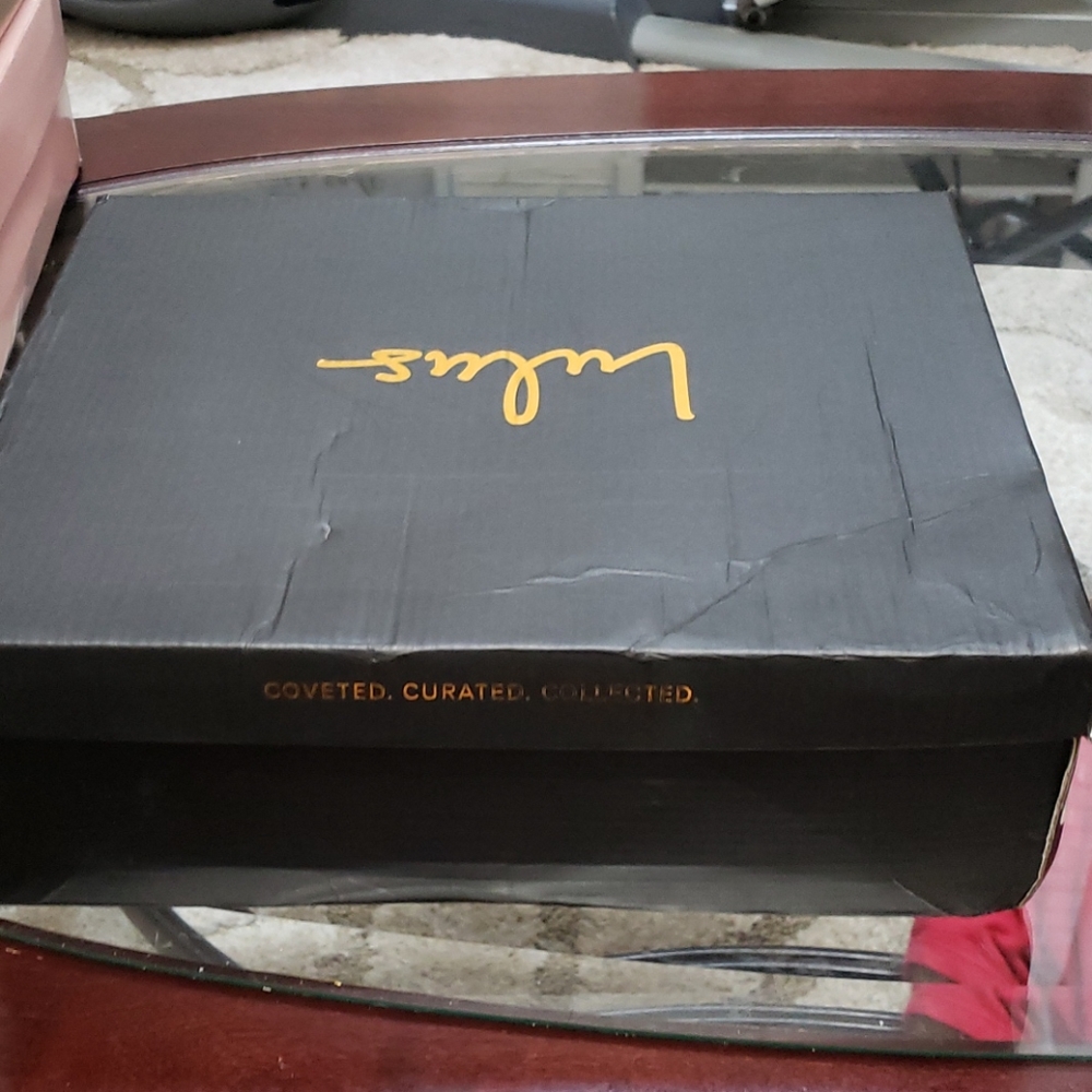 Lulu's empty boot box - Picture 3 of 5